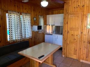 Kuchyňa alebo kuchynka v ubytovaní Camping La Buganvilla