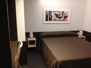 A bed or beds in a room at Apartaments i habitacions Can Morera Olot