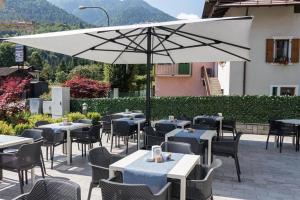 Nespecifikovaný výhled na hory nebo výhled na hory při pohledu z hotelu