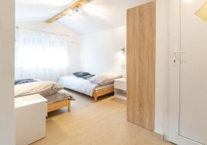 Postel nebo postele na pokoji v ubytování Apartments Raspolic