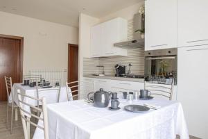 Kuchyň nebo kuchyňský kout v ubytování B&B Alba sul Mare Guest House