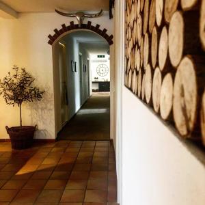 a hallway with an archway in a building at Bed and Breakfast 33 in Ängelholm