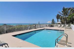 a swimming pool with the ocean in the background at The Beach on Longboat Key in Longboat Key