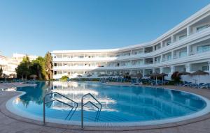 Basen w obiekcie Hotel Palia La Roca lub w pobliżu