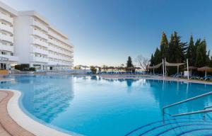 Basen w obiekcie Hotel Palia La Roca lub w pobliżu