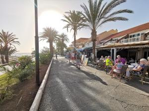 Goście zatrzymujący się w obiekcie Home2Book Beautiful Apart Los Cristianos Pool Wifi
