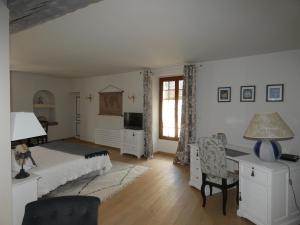 Postel nebo postele na pokoji v ubytování LE LOGIS ST PERE