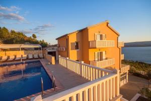 Fotografia z galérie ubytovania Villa Ana with private 50m2 pool, 7 bedrooms, 7 bathrooms, 18 persons max v destinácii Stanići