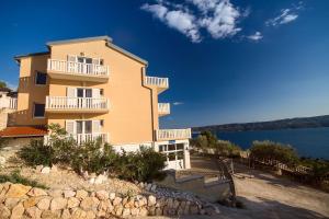 Fotografia z galérie ubytovania Villa Ana with private 50m2 pool, 7 bedrooms, 7 bathrooms, 18 persons max v destinácii Stanići