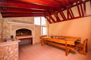 Fotografia z galérie ubytovania Villa Ana with private 50m2 pool, 7 bedrooms, 7 bathrooms, 18 persons max v destinácii Stanići