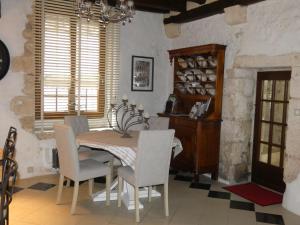 a dining room with a table and chairs at LE LOGIS ST PERE in Sancerre