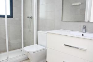Phòng tắm tại Ático Avda del Mar Inmomart +38 ảnh
