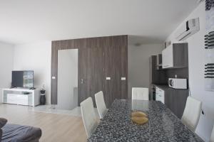 TV a/nebo společenská místnost v ubytování Apartmaji Vera