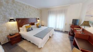 Postel nebo postele na pokoji v ubytování Hotel Boutique MR Palau Verd - Adults Only + 37 fotografií