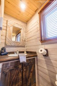 a bathroom with a sink and a mirror at Chalet Le Pti Loup - Les Chalets Spa Canada in La Malbaie