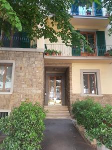 The building in which a vendégházakat is located