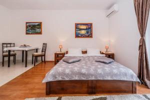 Postel nebo postele na pokoji v ubytování Maria Guest House