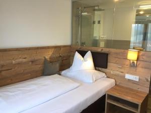 Letto o letti in una camera di Gasthof Hirschen