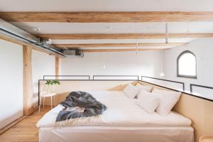 Säng eller sängar i ett rum på Apartamenty Monka