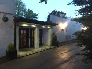 The building where the hotel is located 