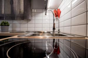 Kuchyň nebo kuchyňský kout v ubytování Lia's Center Apartment + 34 fotografií