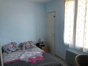 Postel nebo postele na pokoji v ubytování appartement lisieux calme très bien équipé