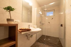 Koupelna v ubytování Landhaus Sonnblick + 19 fotografií