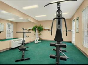 a gym with treadmills and ellipticals in a room at Baymont by Wyndham Thomasville in Thomasville