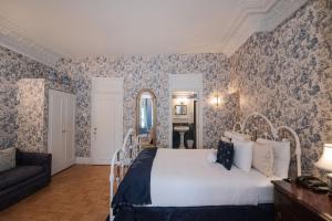 Cama ou camas em um quarto em Manoir Sherbrooke