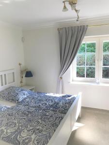 a bedroom with a bed and a window at Strandbungalow / Ferienhaus Ostsee in Scharbeutz