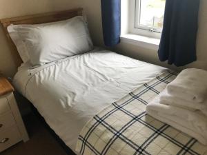 En eller flere senge i et værelse på Heb Holiday, Self Catering Accommodation, Isle of Benbecula