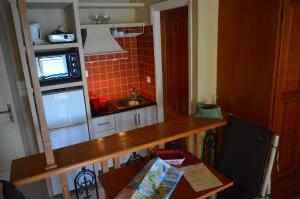 A kitchen or kitchenette at Vanessa Studios