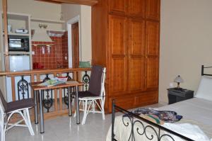 A kitchen or kitchenette at Vanessa Studios