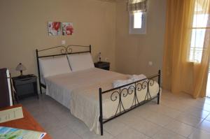 A bed or beds in a room at Vanessa Studios
