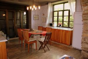 a kitchen with a table and chairs in a room at Eski Doganbey Houses in Doğanbey