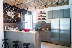 Kuchyň nebo kuchyňský kout v ubytování Good People Design Hostel