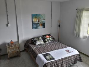 A bed or beds in a room at Hacienda Cafetera La Gaviota