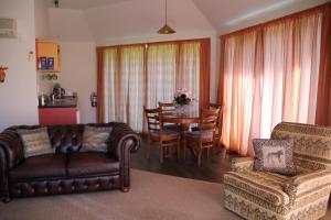 Area tempat duduk di Silverstream Alpaca Farmstay & Tour