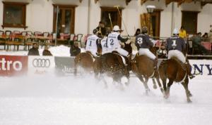 a group of people riding horses in the snow at Quinz - Locanda Al Lago in Misurina