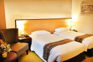 Uma cama ou camas num quarto em Summit Parkview Yangon