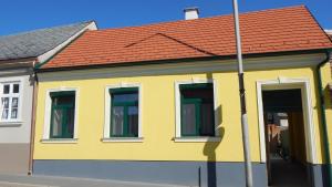 Budova, v ktorej sa apartmán nachádza