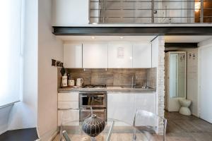 Kuchyňa alebo kuchynka v ubytovaní IREX Tevere Sant Angelo private apartment