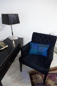 A seating area at MiKlod Apartments