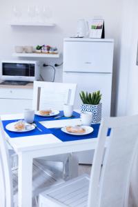 A kitchen or kitchenette at MiKlod Apartments