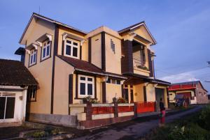 a house with a person standing in front of it at TriDwi Homestay in Parakan