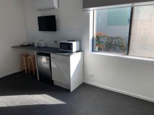 Kuchyň nebo kuchyňský kout v ubytování Huskisson Beach Escape