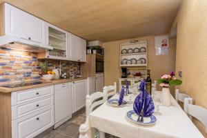 Kuchyň nebo kuchyňský kout v ubytování Apartman Verbenia