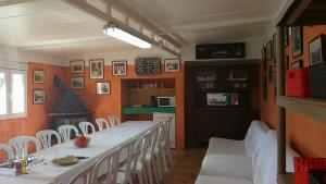Restaurant ou autre lieu de restauration dans l'établissement Mas La Trampa