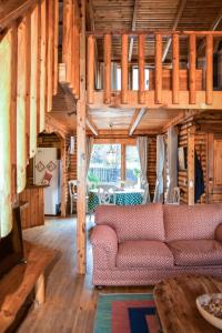 Posezení v ubytování Clarens Log Cabin