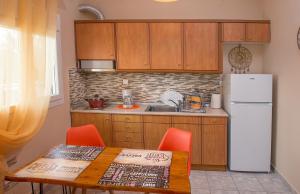 A kitchen or kitchenette at Chrysa Apartment